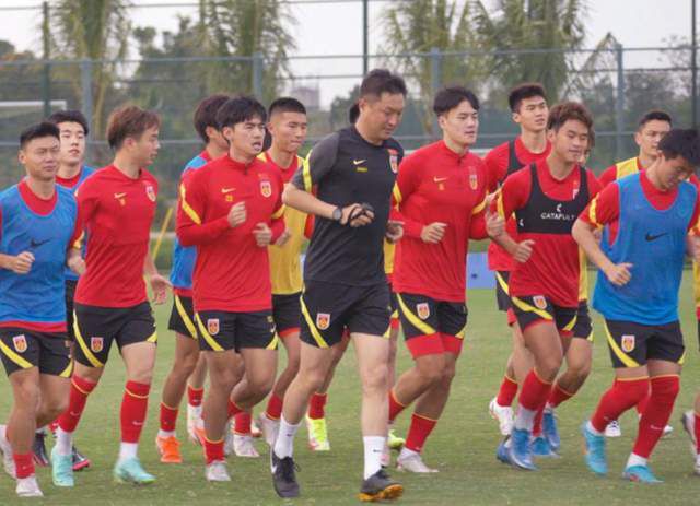那位主治医生便将夫妻二人叫出了病房，很是疑惑的说道：史密斯先生、史密斯太太，虽然我现在还不知道具体是因为什么，但是按照吉米现在的身体指标评估来看，他现在已经暂时脱离了生命危险，对于他接下来的生命周期，我们可能也会有一个更乐观的评估。